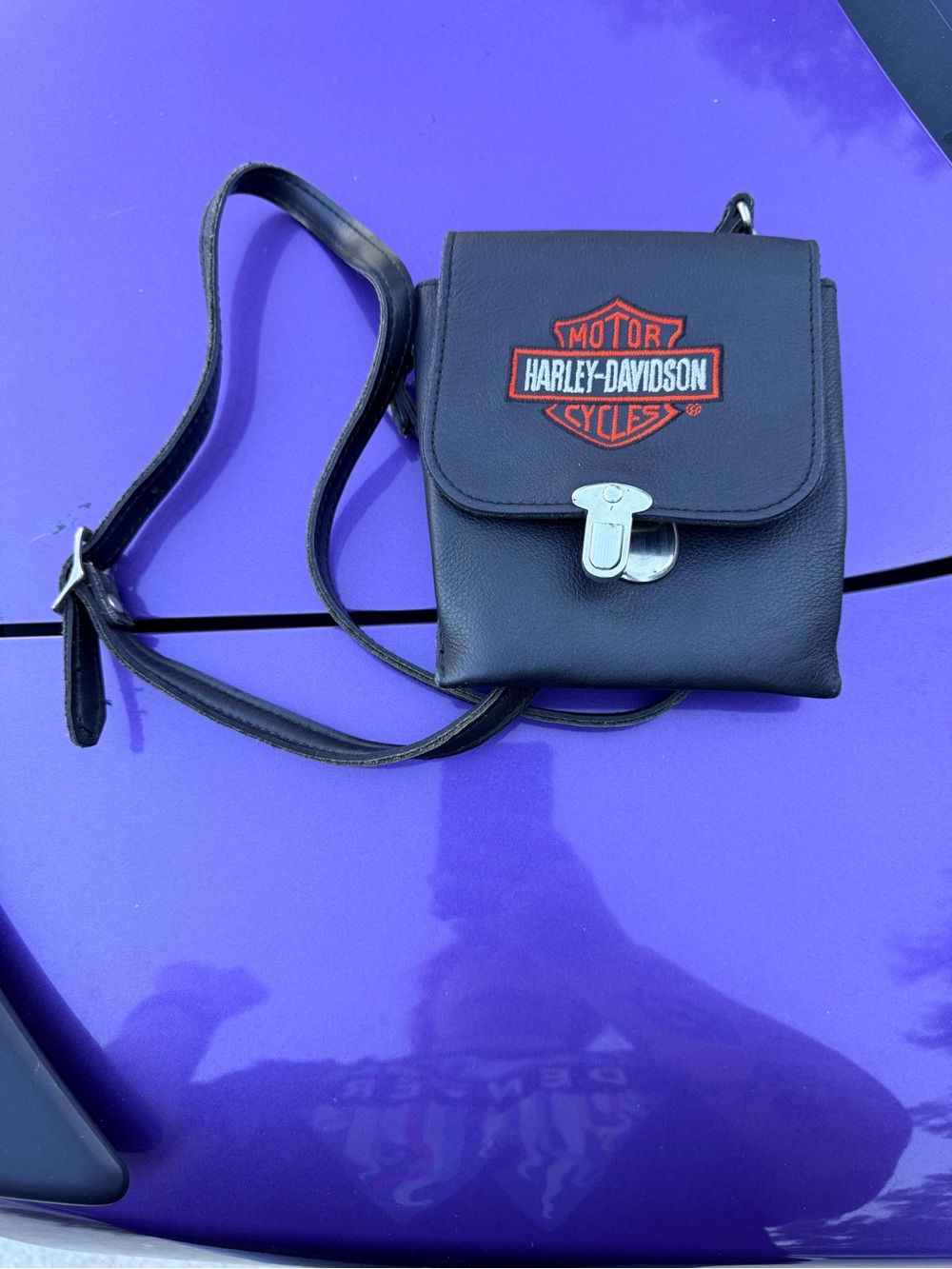 Harley-Davidson Black Leather Shoulder Bag with Red Logo